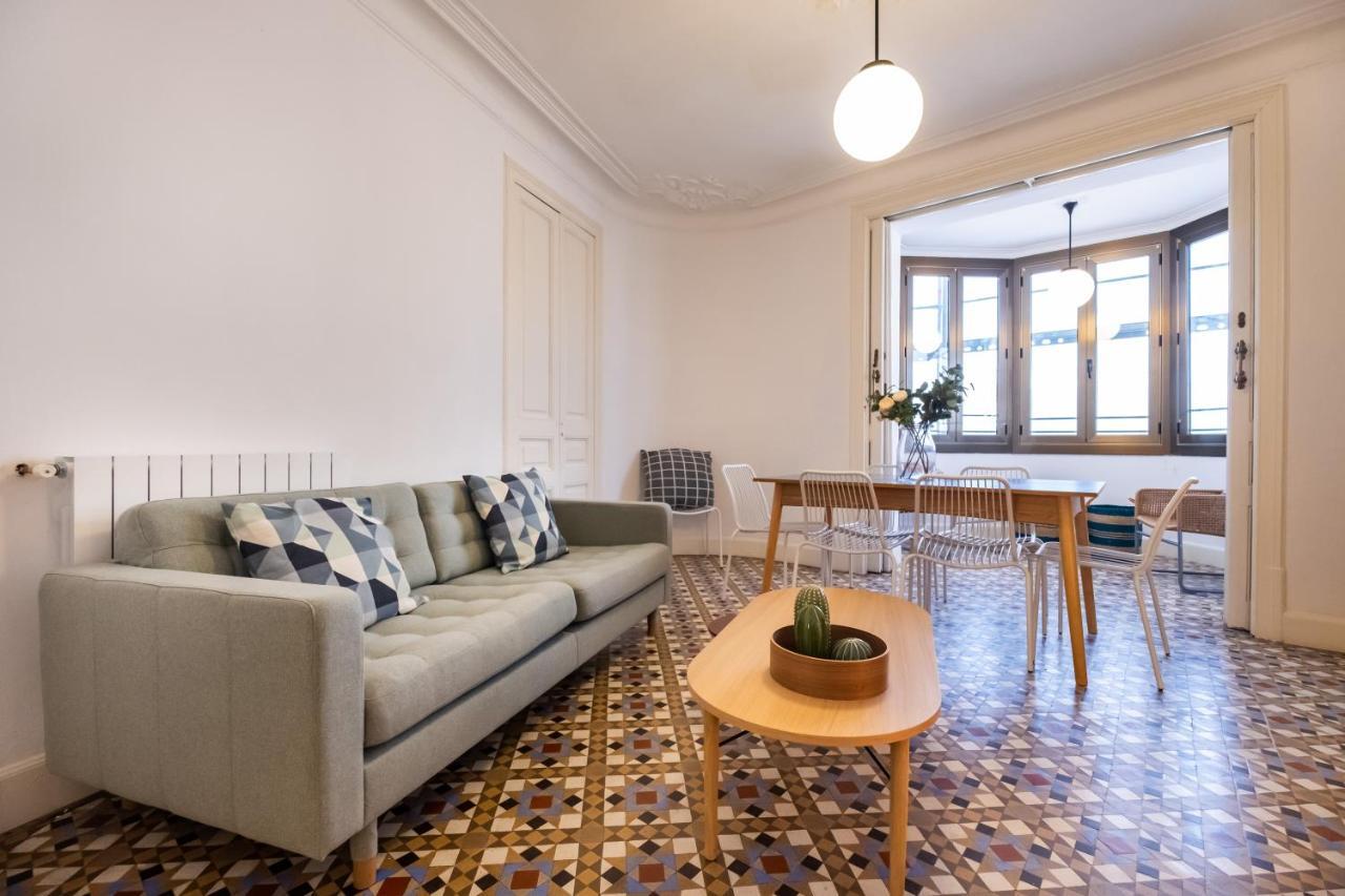 B42 - Modernist Apartment For Large Groups In Eixample Барселона Екстер'єр фото