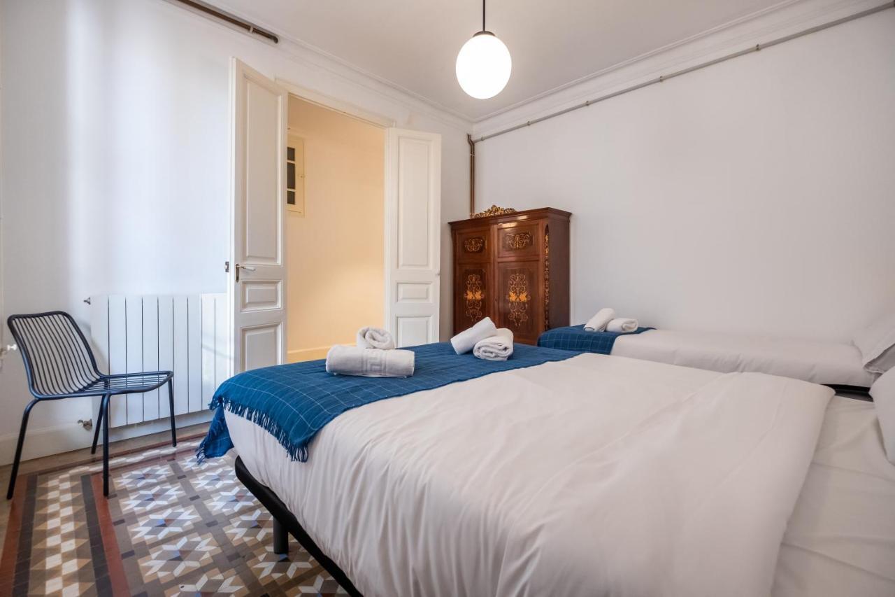 B42 - Modernist Apartment For Large Groups In Eixample Барселона Екстер'єр фото