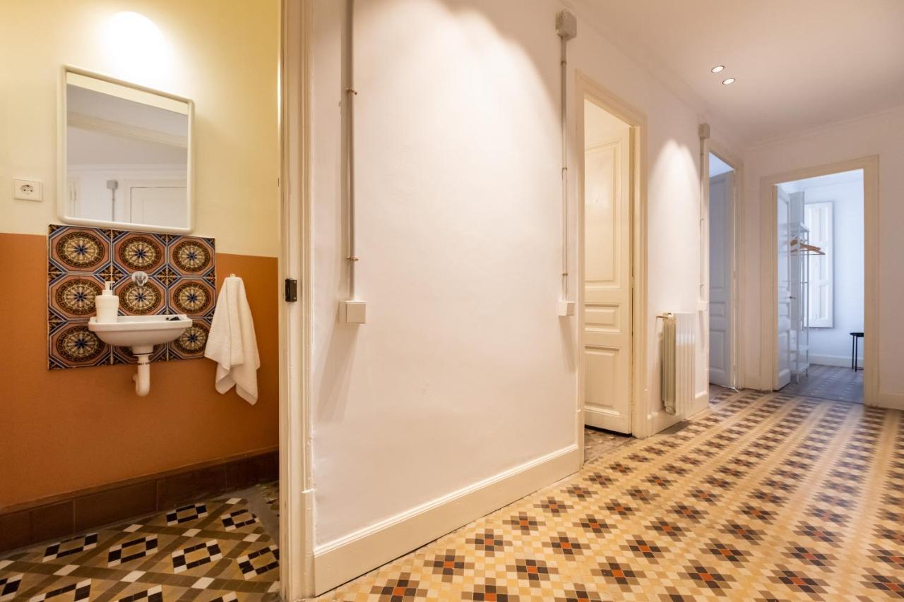 B42 - Modernist Apartment For Large Groups In Eixample Барселона Екстер'єр фото
